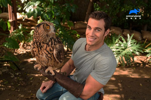 獸醫伊凡安廷在節目中上山下海診治各種野生動物，帶領觀眾了解生態。（圖／動物星球頻道提供）