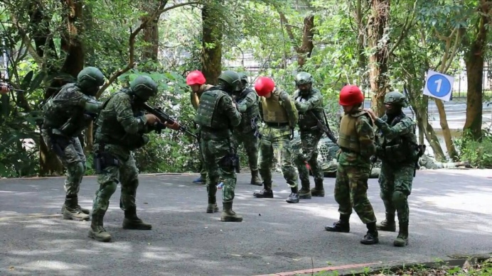 ▲ 憲兵202指揮部實施「反特攻暨反擊作戰」演練。（憲兵指揮部提供）