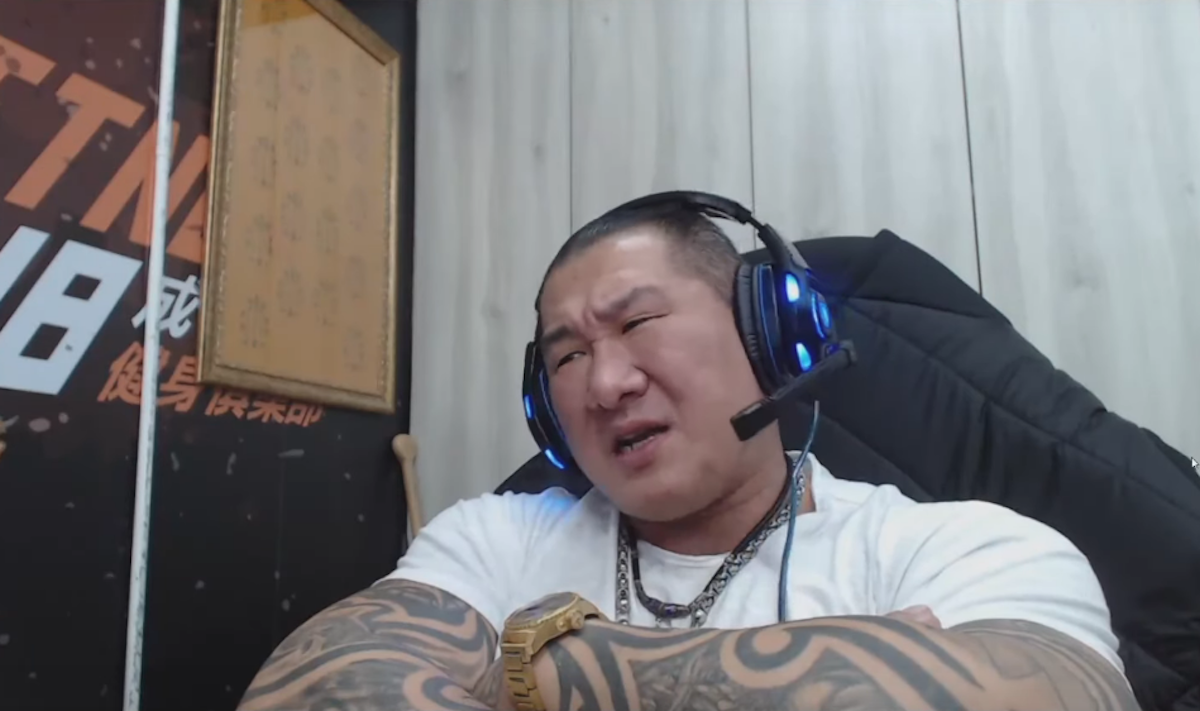 ▲館長自爆在外有「私生子」，人在苗栗當縣議員，且年紀有點大，更稱即將要認祖歸宗。（圖／翻攝自 YouTube ）