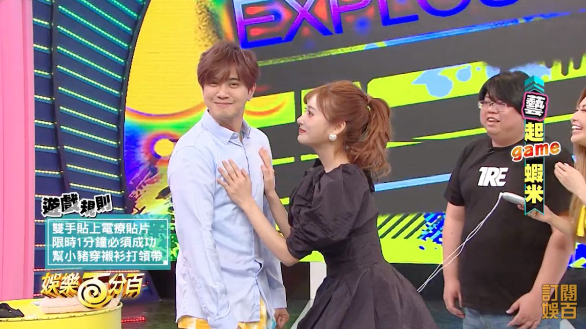 ▲明日花綺羅雙手搓揉羅志祥胸肌。 (圖／翻攝YT)