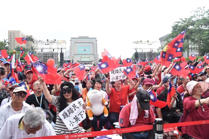 高雄市長韓國瑜1日北上出席凱道萬人造勢活動，現場萬頭攢動。（圖 / NOWnews 攝影中心）
