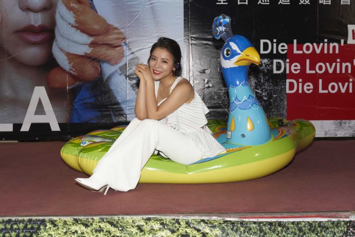 ▲丁噹舉辦簽唱會。（圖／相信音樂）