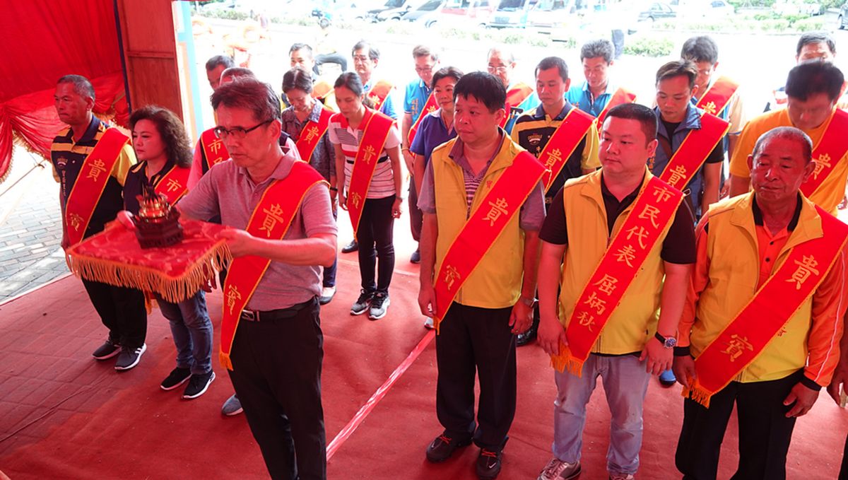 ▲彰化市公所社會課長孫培富主持屈原的「屈原宮」落成儀式。（圖／記者陳雅芳攝，2019.06.01）