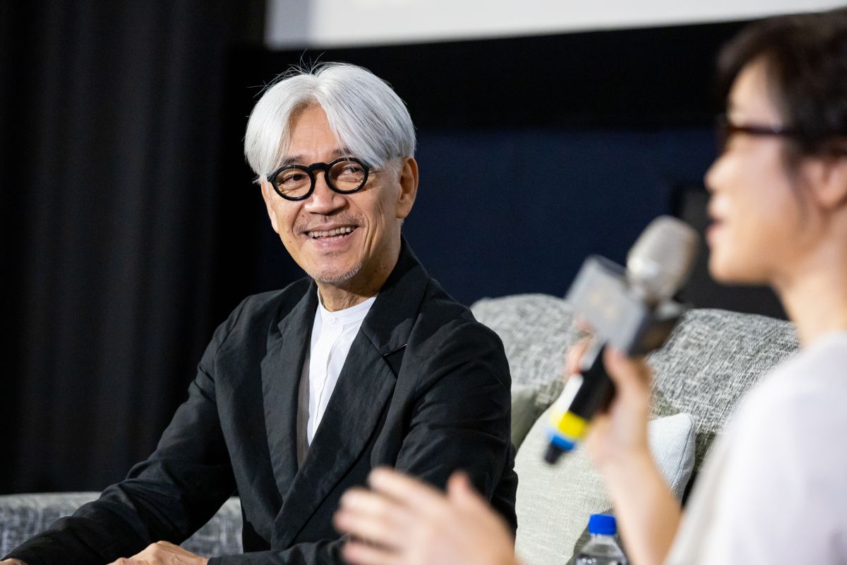 ▲為《末代皇帝》配樂的坂本龍一癌逝，生前罹患咽喉癌、直腸癌，醫師提醒出現「3症狀」快就醫。（圖／佳映娛樂）