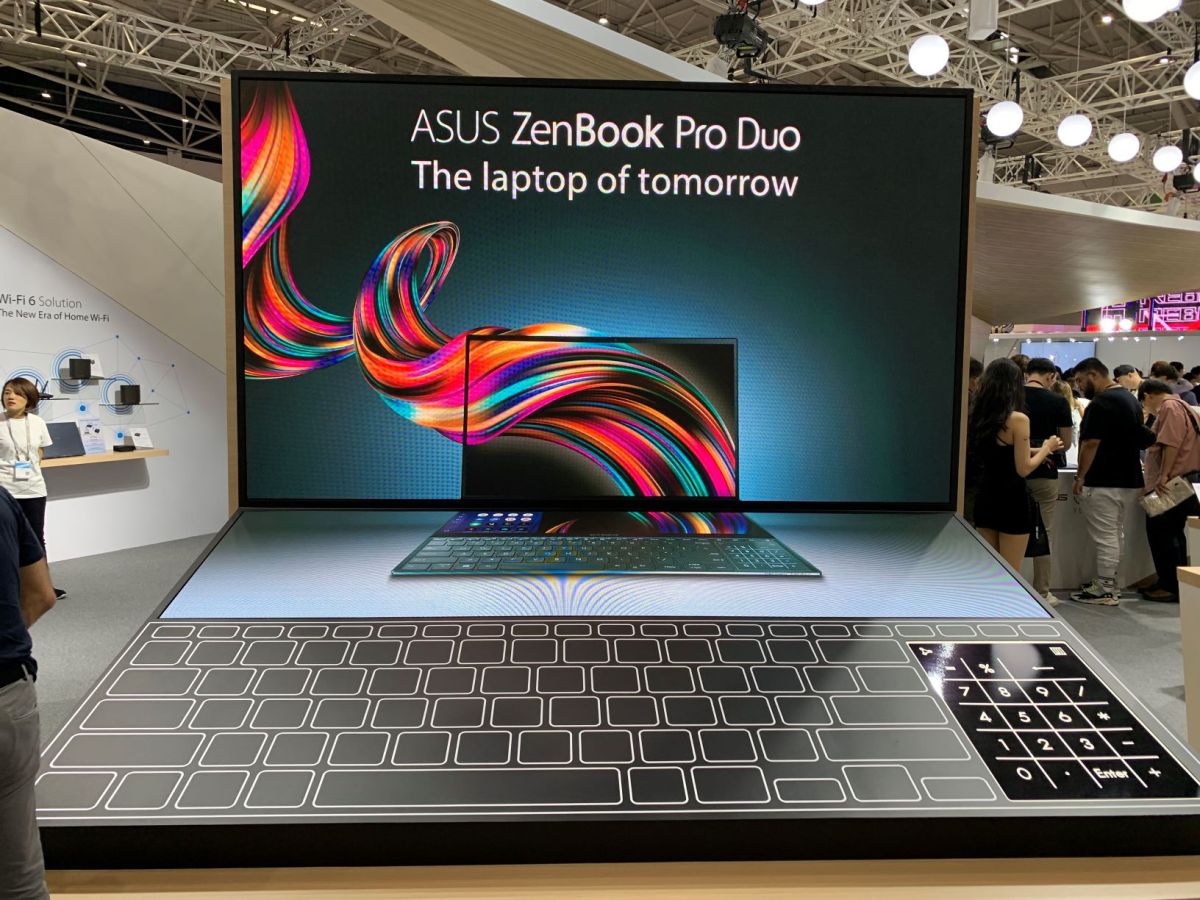 ▲這次華碩展示區最吸睛的亮點莫過於放大版的ASUS ZenBook Pro Duo(UX581)互動裝置。（圖／記者劉士成攝）