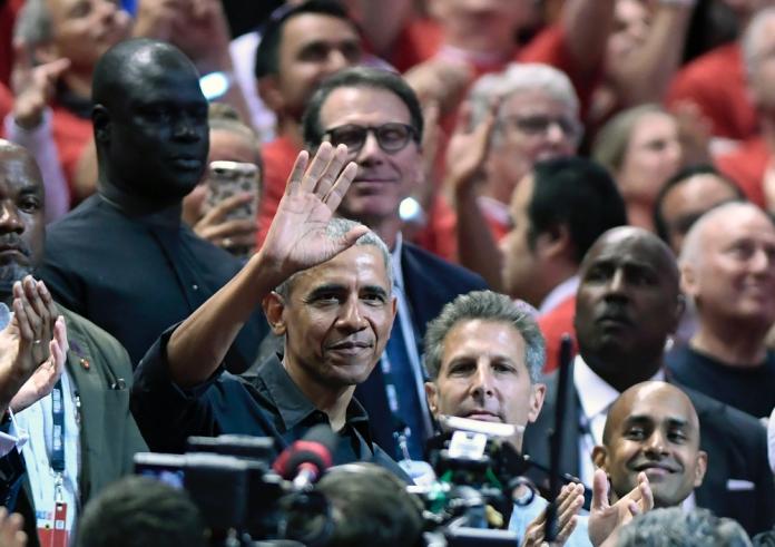 Barack Obama到場觀賞NBA賽事。（圖／美聯社／達志影像）