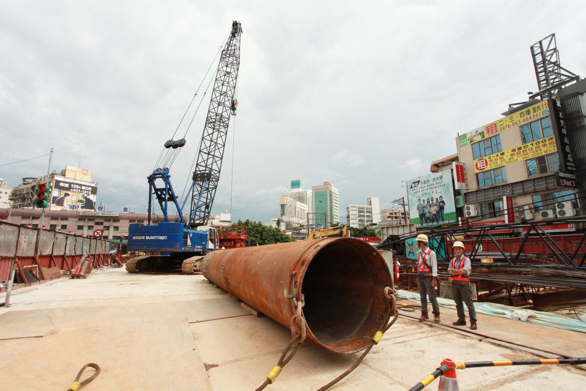 ▲鐵道局指出，為了施做機場捷運與鐵路地下化共構範圍工程，必須先將中壢後火車站遷移。（圖／記者李春台攝, 2019.06.03）