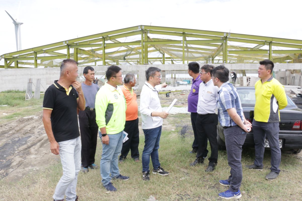 ▲立法院副院長蔡其昌邀集中央漁業署副組長焦正清、市府海岸資源漁業發展所、松柏港產業觀光發展協會等單位勘查，松柏漁港魚貨多功能集貨場新建工程。 (圖／柳榮俊攝2019.6.3)