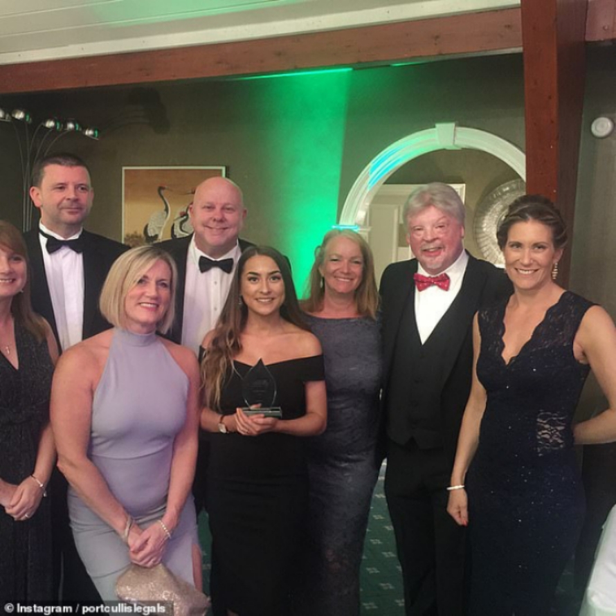 ▲英國Portcullis Legals事務所實施「每周工作4天」的新制度，結果員工效率大增，老闆還幫大家加薪。（圖／翻攝網路）