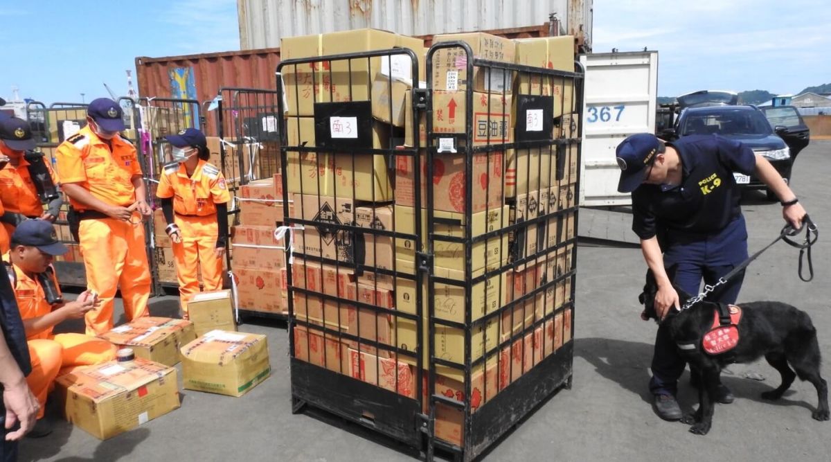 ▲海巡署第七巡防區指揮部會同高雄港有關單位進行擴大聯合執檢專案勤務。(圖／記者黃謝美蘭攝，2019.06.03)