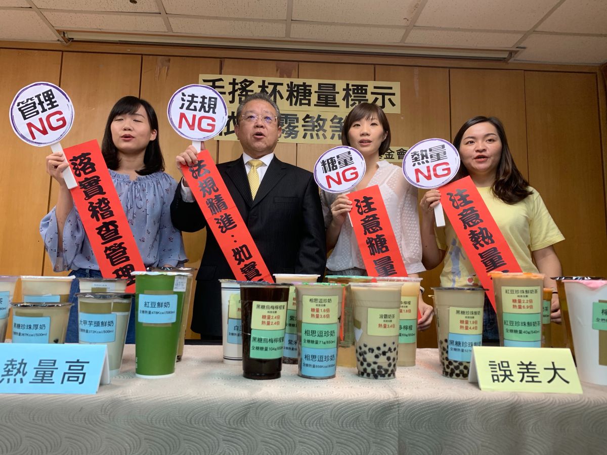 ▲董氏基金會調查手搖飲料熱量及含糖量。（圖／記者汪瑋琪攝）