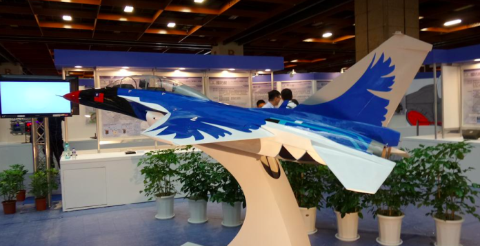 ▲2017台北國際航太暨國防工業展上，漢翔展出的高教機模型。（圖／記者呂炯昌攝）