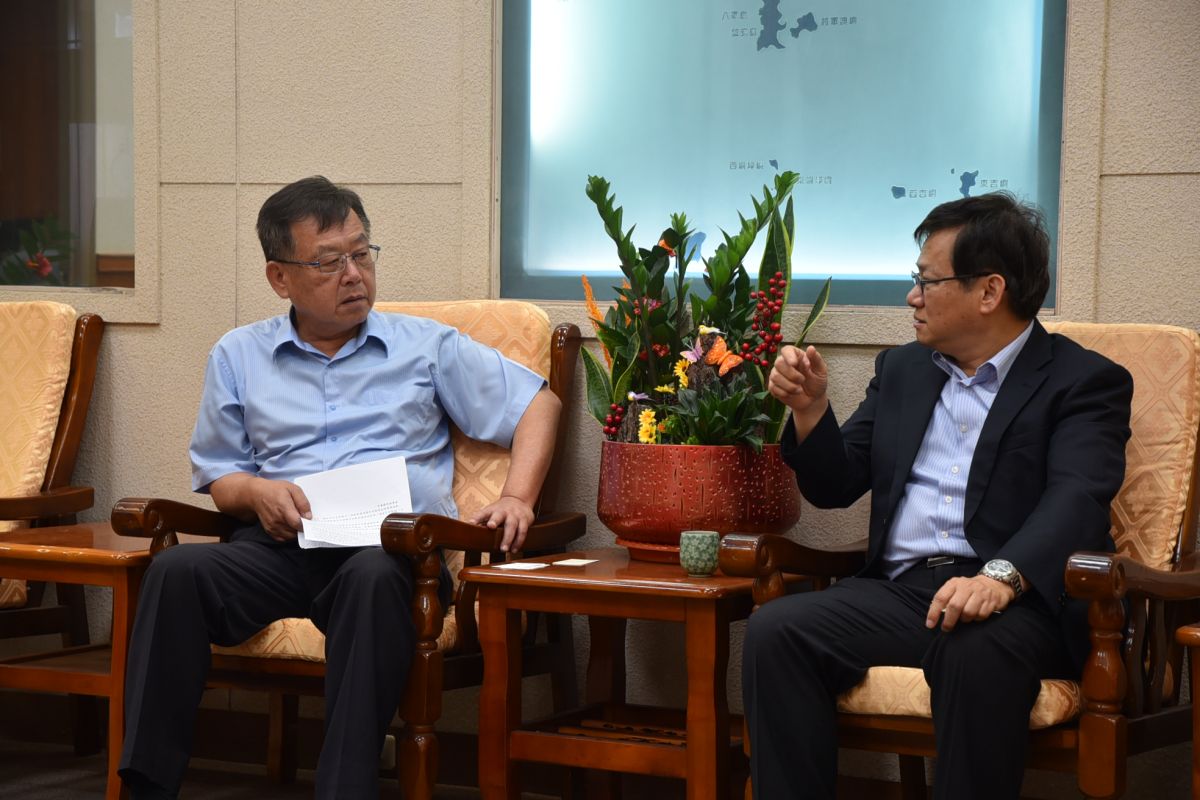 ▲2014年在澎湖海域沉沒的「海研五號」沉船打撈事宜，賴峰偉希望要注意打撈過程中，沉船殘油對海洋造成的影響。（圖／記者張塵攝）