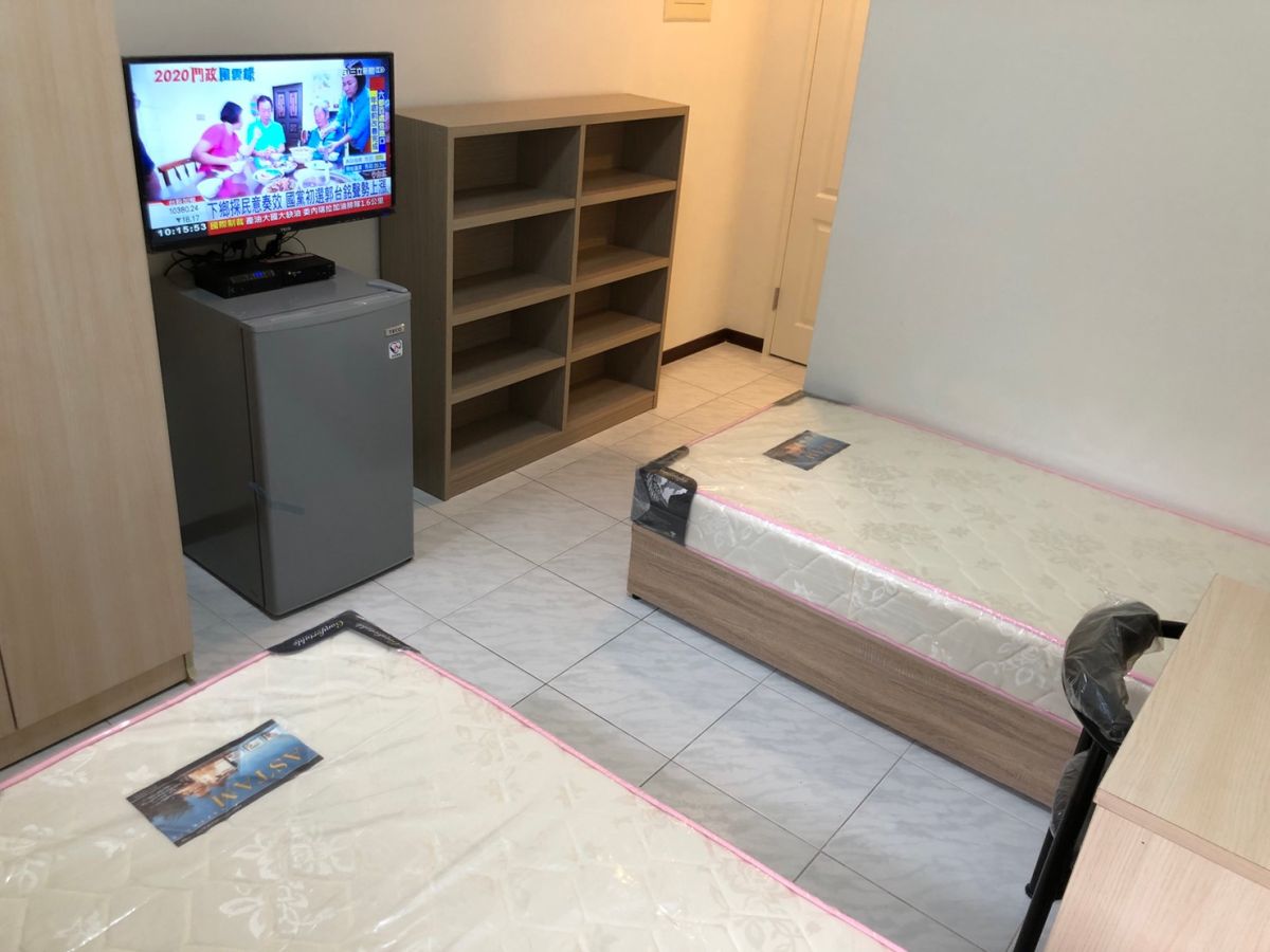 ▲前文大學生宿舍「大群館」後改名「凱旋苑」，並由新壽公寓大廈管理為維護公司管理招租，近日因總統大選再掀漲租風波。（圖／翻攝自凱旋苑 臉書）