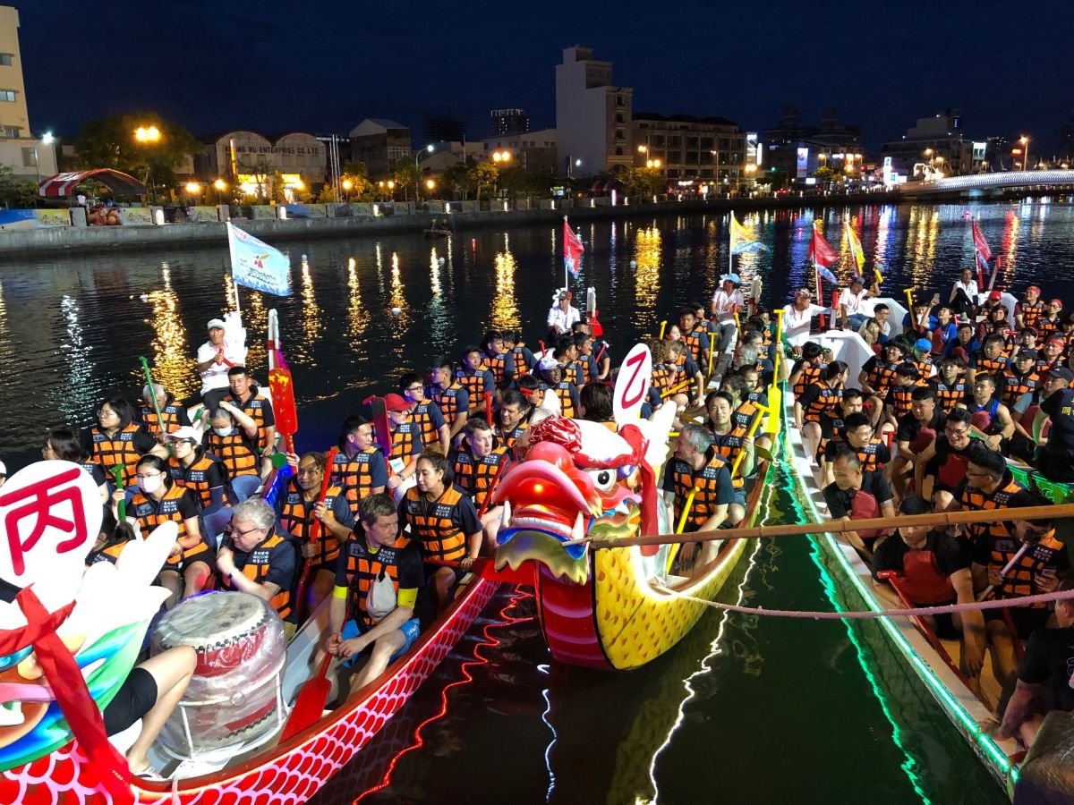 ▲駐台使節團今年特別組了２隊參加台南龍舟賽事。（圖／記者陳聖璋攝，2019.06.03）