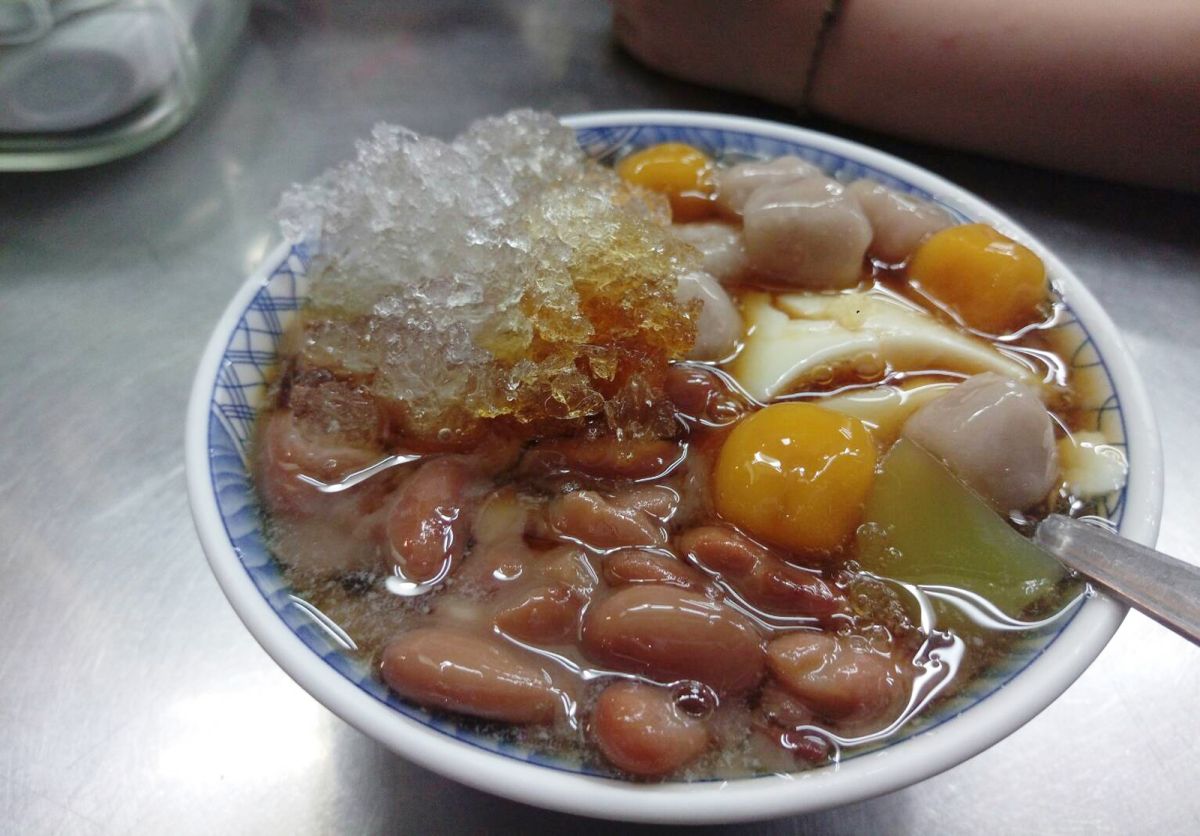 ▲自製的豆花和老闆娘秘製的糖水，搭配起來讓豆花的香氣更盛。（圖／記者李春台攝）