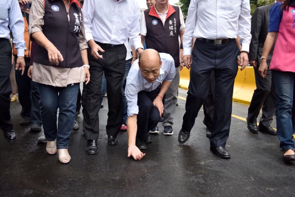 ▲高雄市長韓國瑜凌晨在自己臉書 PO 出一篇所謂「政治人物不及格問政的最高境界」。(圖／翻攝自韓國瑜臉書)