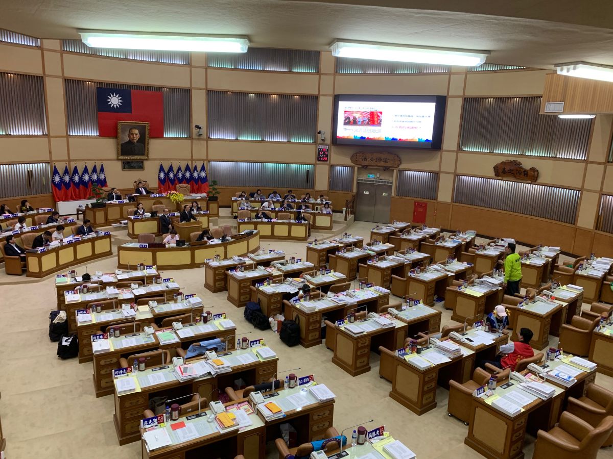 ▲侯友宜4日接受議會總質詢，市議員黃俊哲針對環狀線噪音困惱，要求市府提早將「降噪工程」完成。(圖／記者宋原彰攝，2019.06.04)