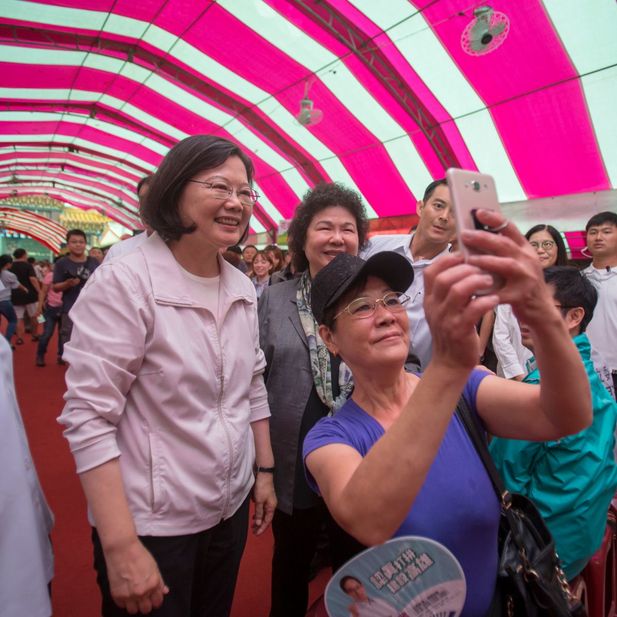 面對六四天安門事件30週年，總統蔡英文4日受訪時表示，我們在台灣可以享受自由的空間，呼吸自由的空氣，30年後的六四，讓我們格外的感受到，台灣自由民主可非常可貴。（圖／總統府提供）