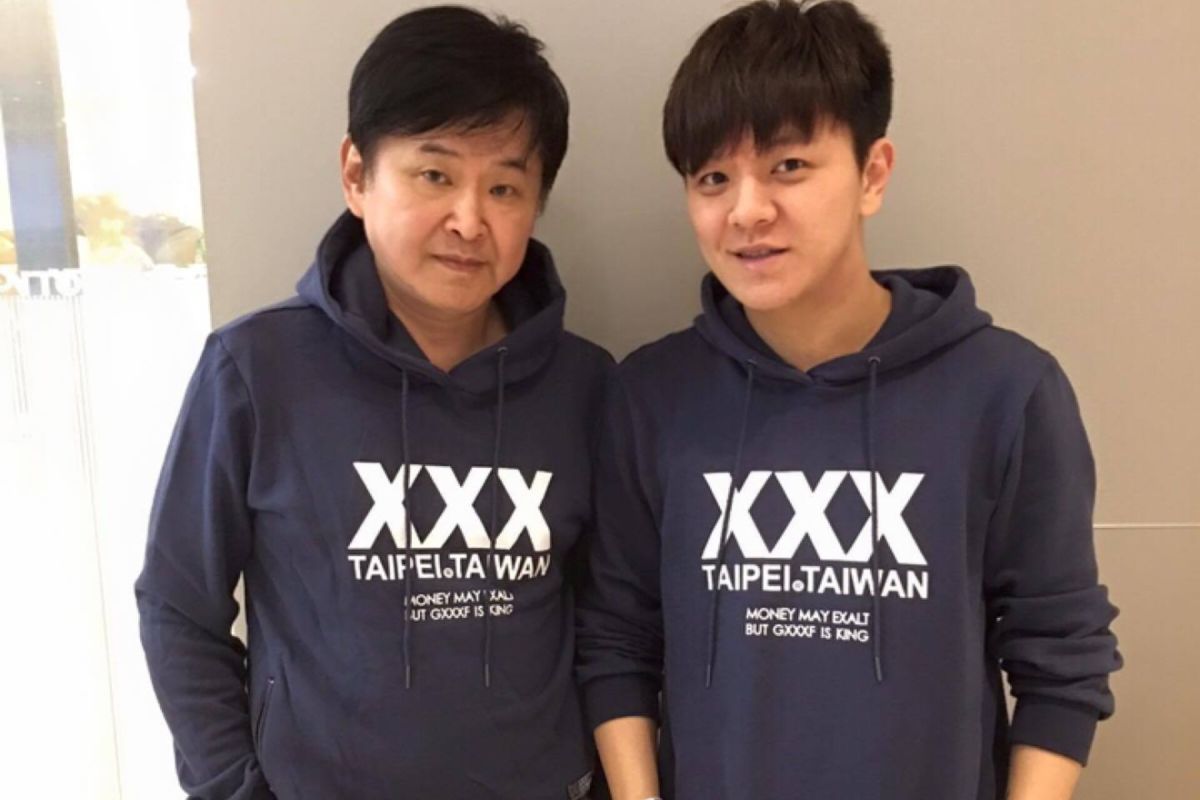 ▲資深藝人賀一航（左）病逝6年，兒子曾治豪（右）近日透露賀一航竟曾2度託夢，並在夢中向Meggy力薦曾治豪，感人一席話讓Meggy從夢中驚醒後決定嫁給曾治豪。（圖 / 翻攝臉書）