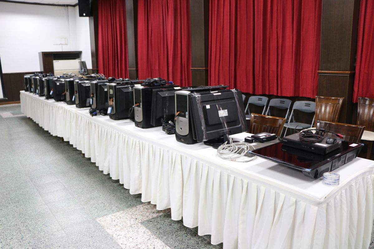 ▲花蓮縣刑大、台北市刑大、新城分局、吉安分局並調集刑事警察局除暴特勤隊於３日破獲藏匿在新城鄉一處的愛情詐騙集團，共逮捕劉姓主嫌及成員共6人。（圖／花蓮縣警局提供）