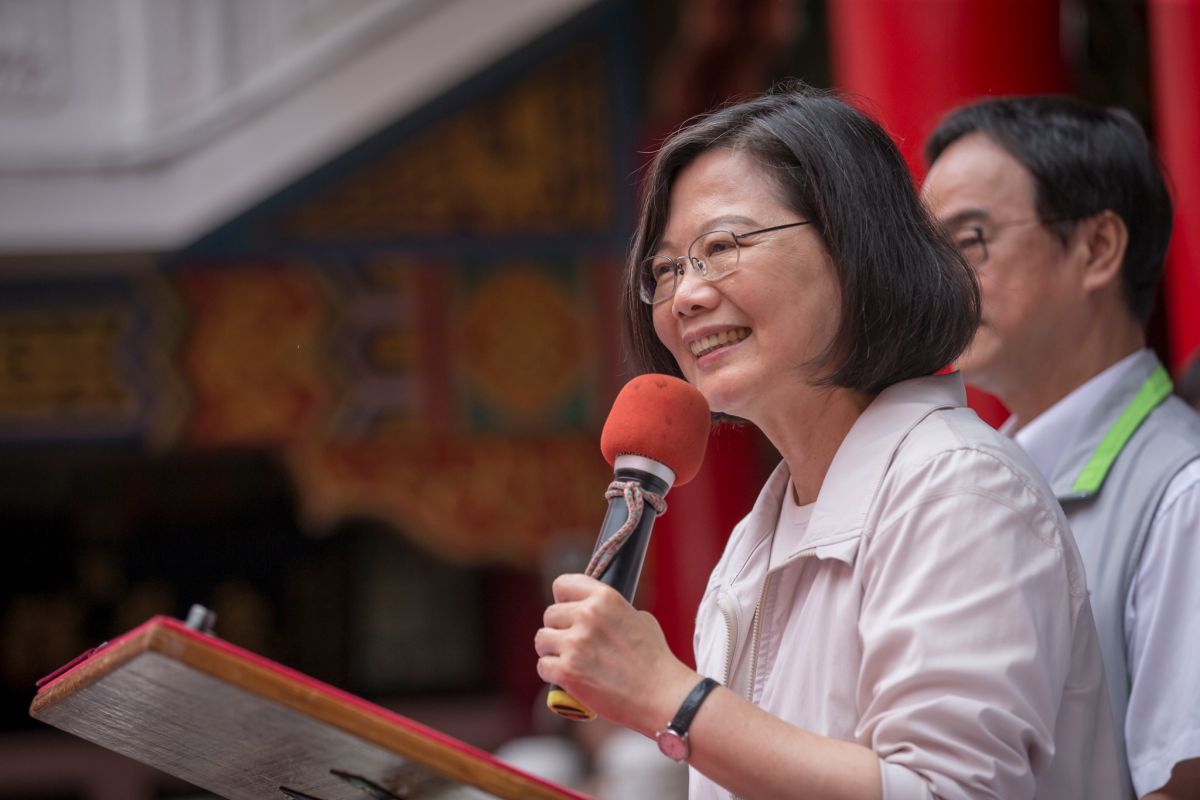 針對前中研院長李遠哲等人發起連署，要求總統蔡英文能知所進退，支持前行政院長賴清德參選總統。不過蔡英文陣營4日也表示，尊重這些朋友的選舉表態，但對總統來說，人民的想法更重要，民主機制會做最好的決定。（圖／總統府提供）