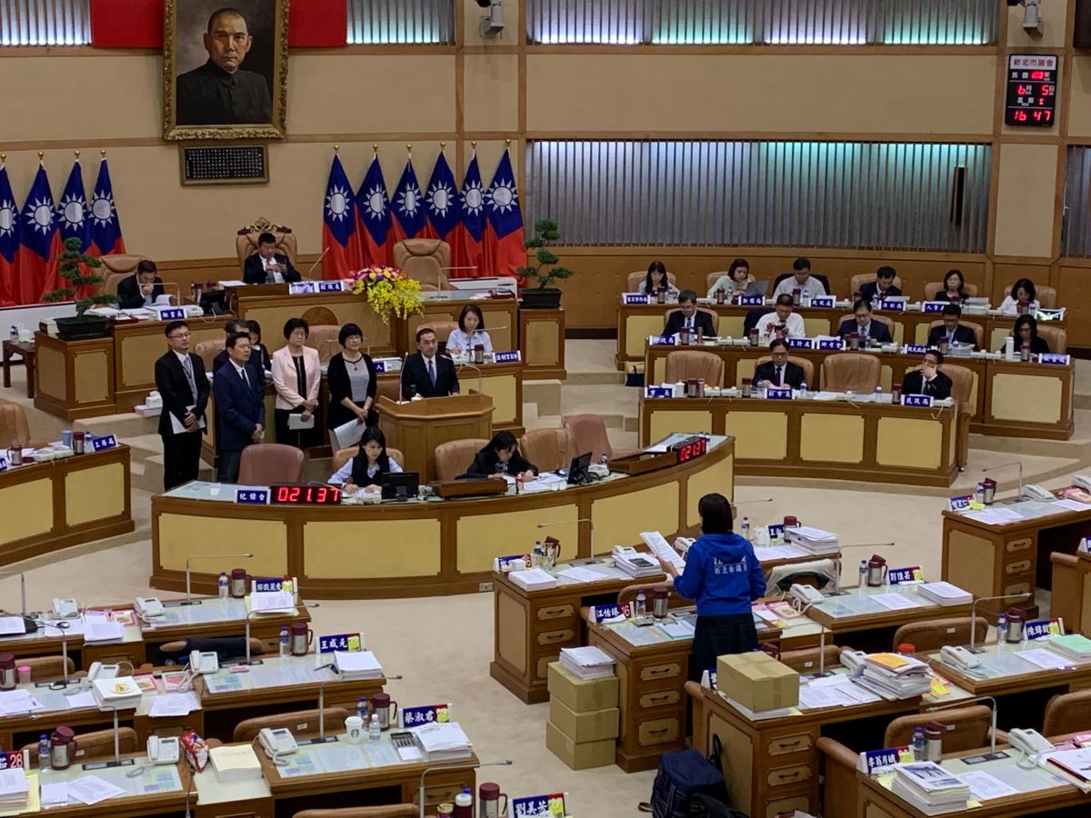 ▲新北市議員江怡臻今（5）日在市政總質詢，向侯友宜爭取「陪產檢假」。(圖／記者宋原彰攝，2019.06.04)