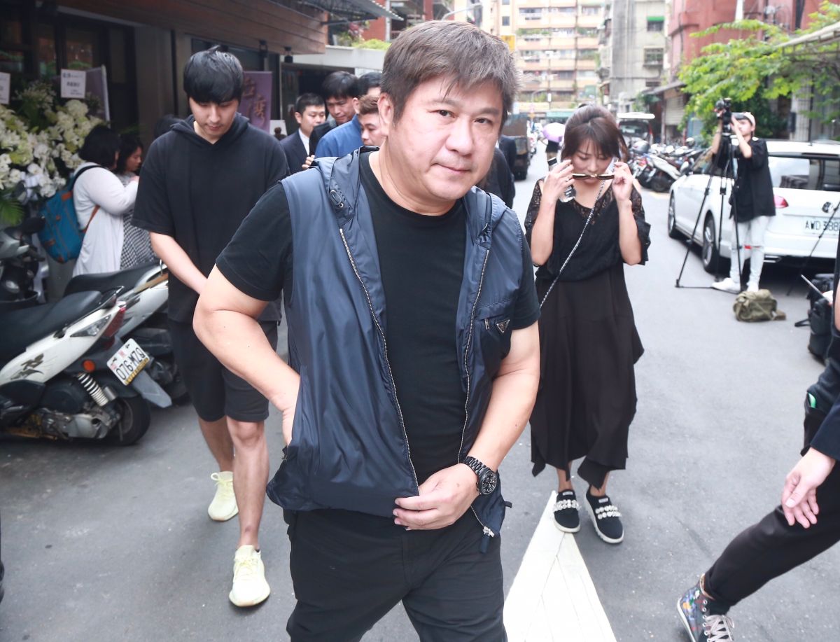 ▲胡瓜現身賀一航靈堂。（圖／記者葉政勳攝，2019.06.06）