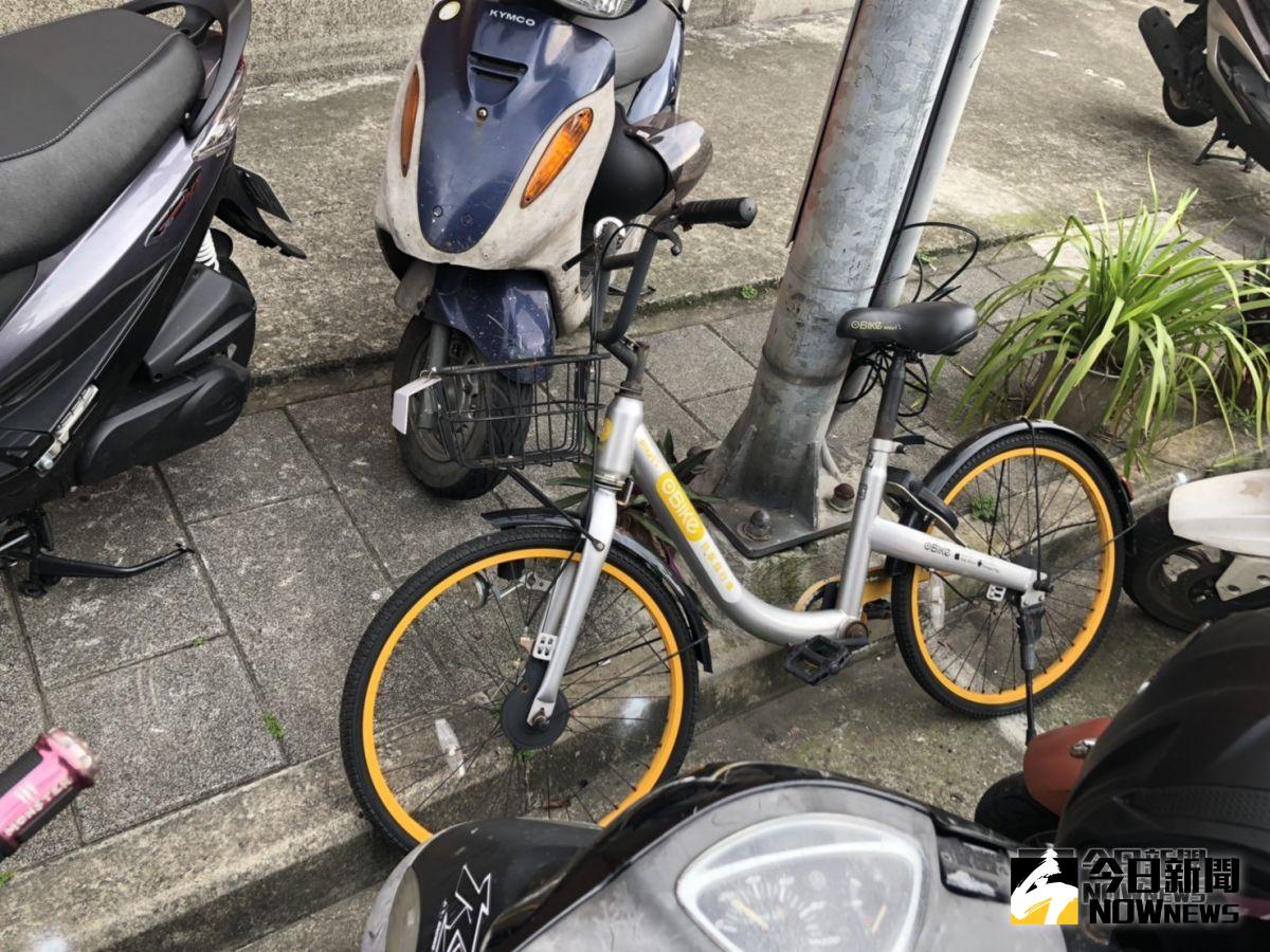 ▲無樁式共享單車 oBike 退出台灣市場，不過仍積欠北市府移置費 57 萬 1,400 元、保管費 676 萬 7,050 元，若不繳清，經公告後最快一個月將依法將單車當廢鐵拍賣。（圖／記者陳致宇攝）