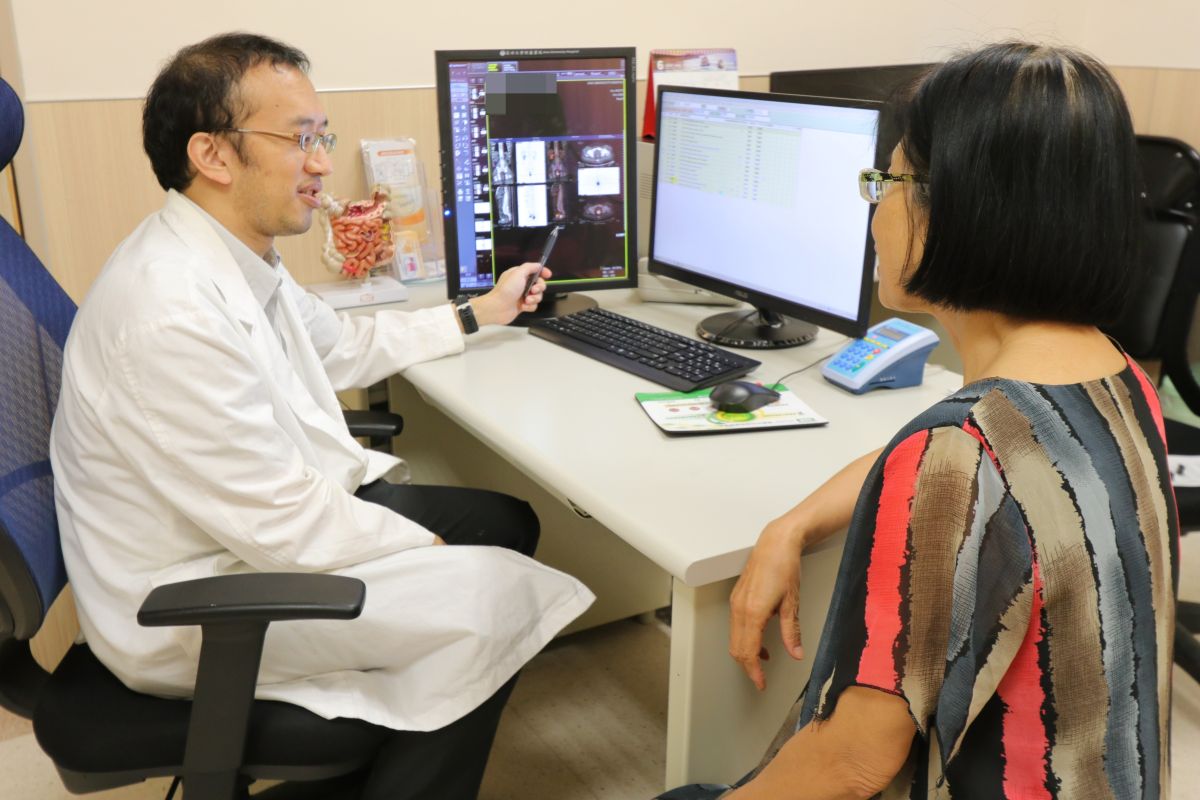 ▲女子不煙不酒，沒想到一次檢查就發現罹患兩種癌症。（圖／亞大醫院提供）