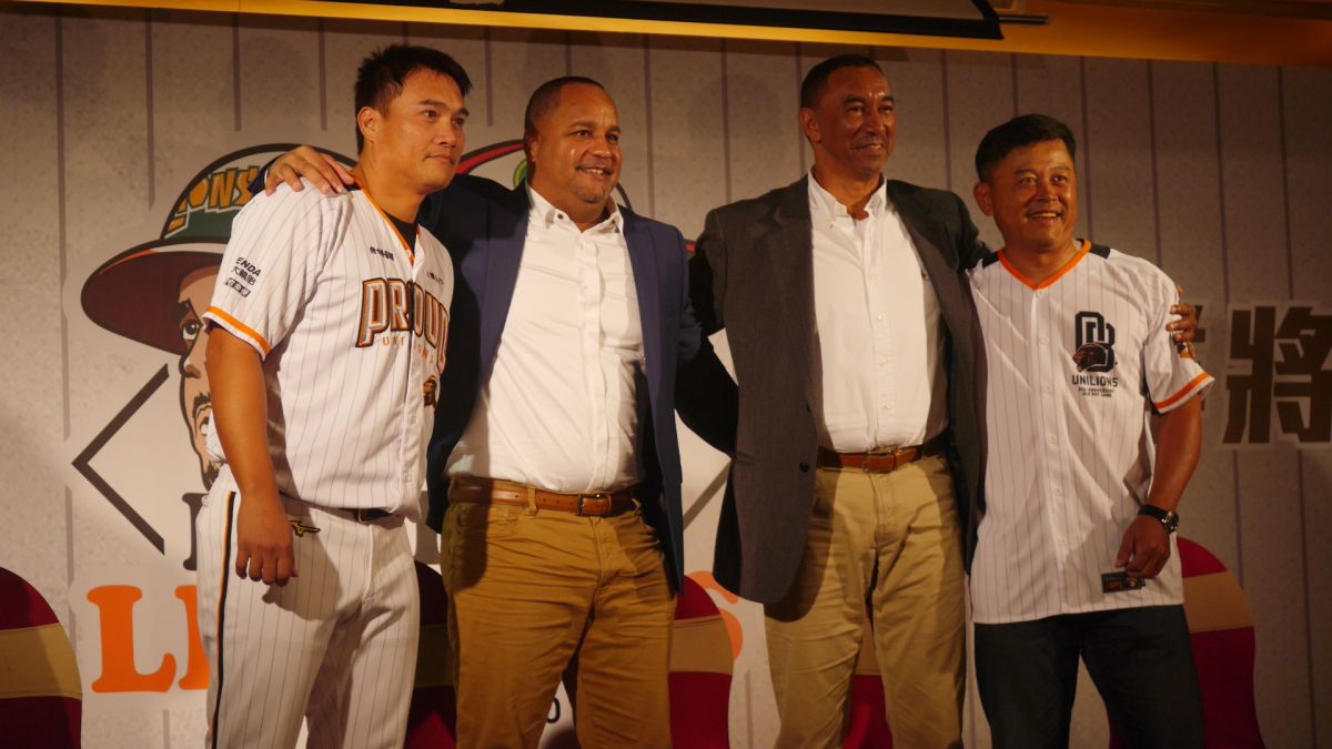 統一獅隊洋砲Tilson Brito（布雷）、王漢（José Núñez）。（圖／吳政紘攝）