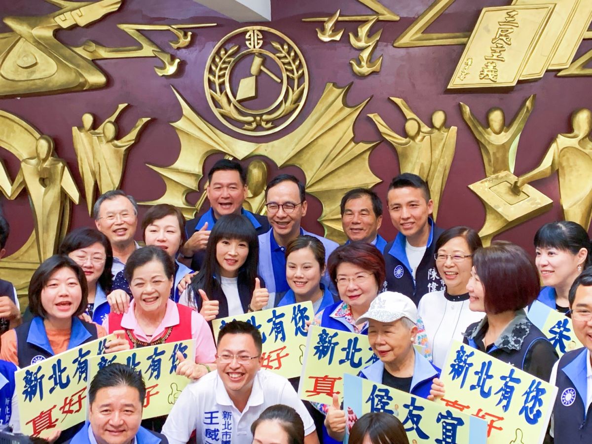 ▲侯友宜恭喜朱市長生日快樂，最重要是心想事成。（圖／記者宋原彰攝，2019.06.06）