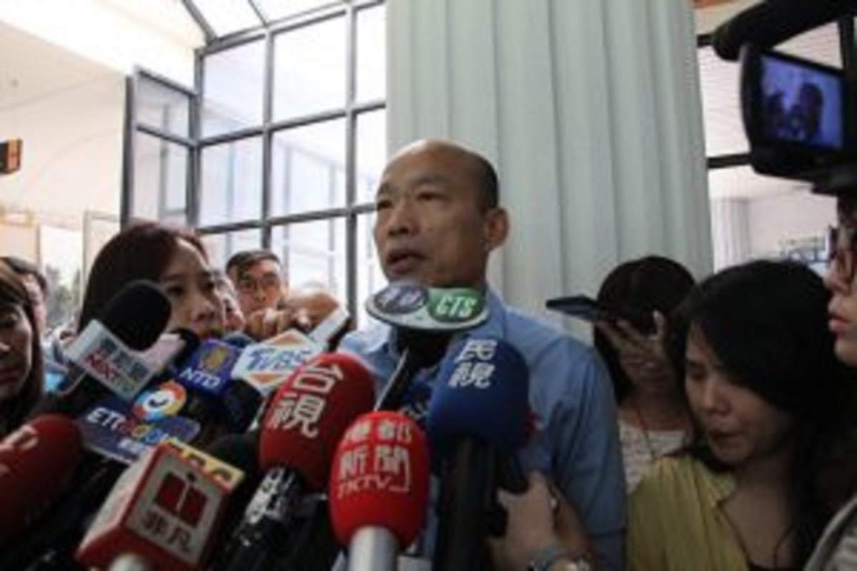 ▲韓國瑜今天聽到前立法院長王金平宣布退出初選一事，表情相當錯愕表示自己「真的嚇了一跳」，韓國瑜提到，參選市長時，王金平幫了很多忙，尤其是三山造勢，「真的讓人動容」。（圖／記者郭凱杰攝，2019.06.06）