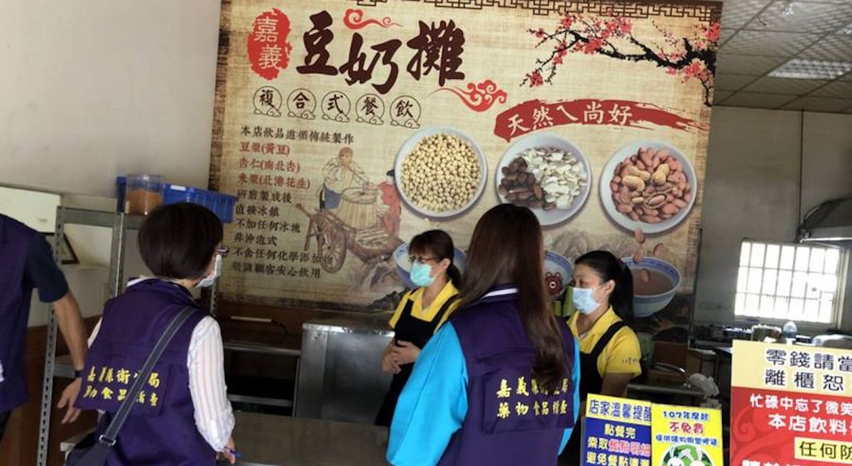 ▲嘉義一名林姓研究生因吃了嘉義名店豆奶攤的「法國吐司」而引發食物中毒暴斃，檢方今（6）日依業務過失致死罪、違反食品安全衛生管理法等罪嫌，起訴豆奶攤郭姓負責人夫妻等 4 人。（圖／中央社資料圖片）