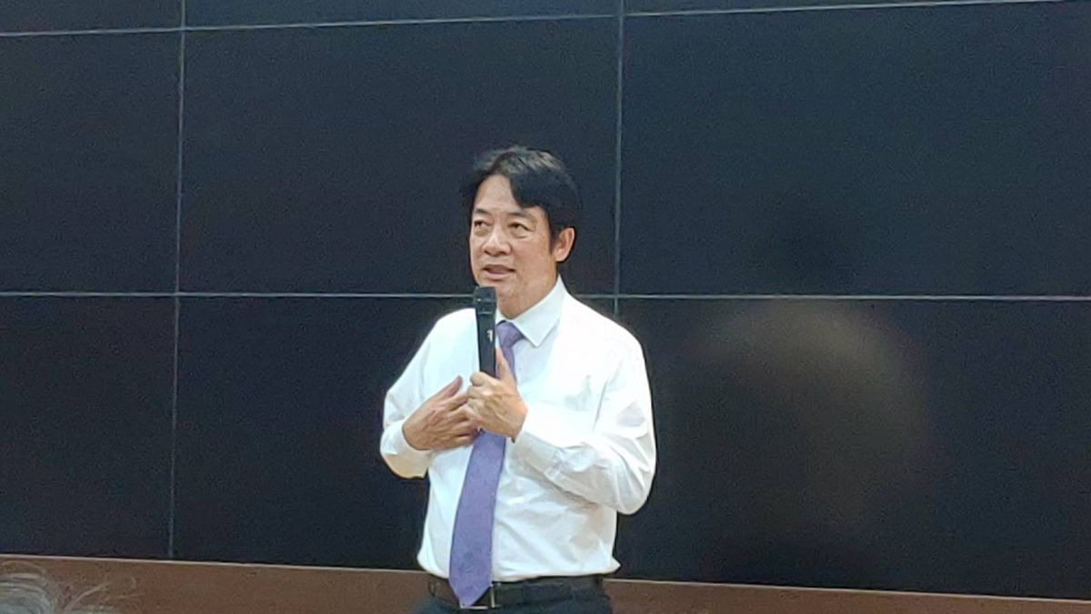 民進黨總統初選參選人賴清德6日赴基隆海洋大學演講「為自己的人生寫故事」，賴清德期勉學生要當自己人生的舵手。（圖／賴辦提供）