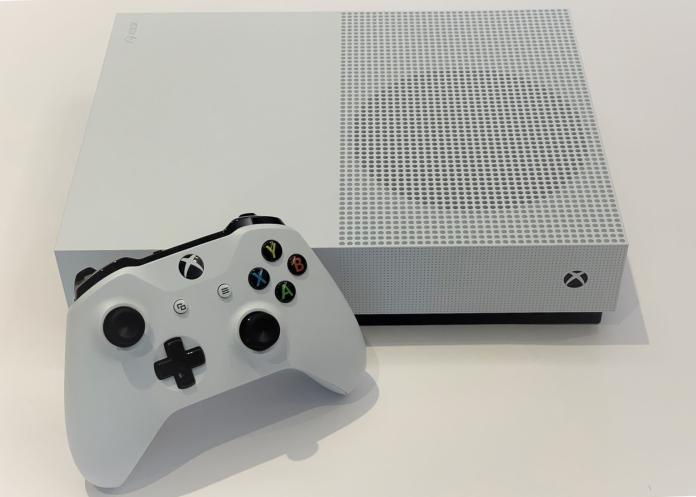 ▲微軟率先推出價格更迷人的無光碟版「Xbox One S 全數位版」遊戲主機。（圖／記者劉士成攝）