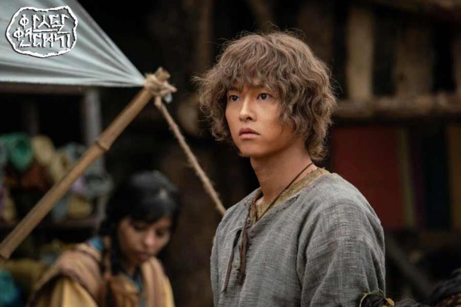 ▲宋仲基與新戲主演群慶端午。（圖／tvN）