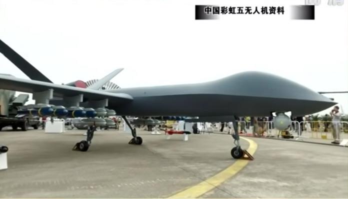軍事專家指出，「 無人機」可能成為未來台海作戰的主角，透過衛星導航自行飛向預定地點執行攻台任務。（圖 / 翻攝中國大陸央視）