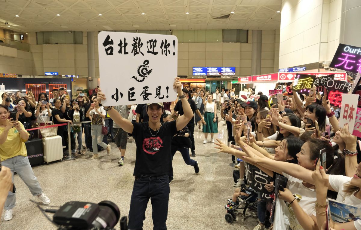 ▲王力宏快閃桃機發粽子。（圖／宏聲音樂提供）
