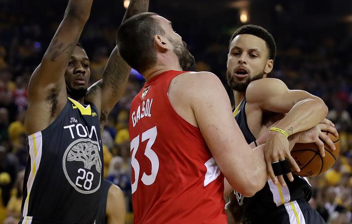 ▲勇士球星Stephen Curry積極防守。（圖／美聯社／達志影像）