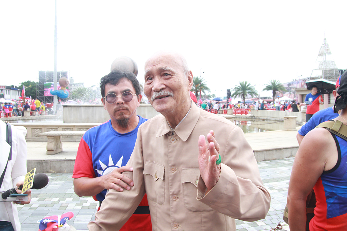 ▲聽說韓國瑜要來，李登科特別北上為韓國瑜加油，雖然現在行動不便，還是要力挺他。（圖／記者鄭志宏攝）