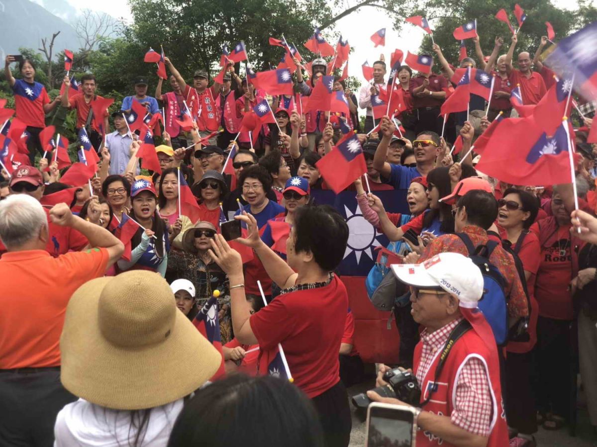 ▲韓國瑜中和後援會共有10輛遊覽車、400人從新北市中和出發參與。（圖／新北市議員邱烽堯服務處提供）