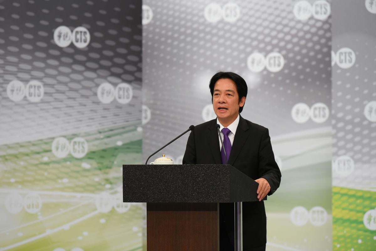 民進黨政見會，賴清德強調若初選落敗，會支持蔡總統，但他也問，初選延三次，辦法更改，若他勝出，總統是不是要支持他。 (圖/民主進步黨提供)