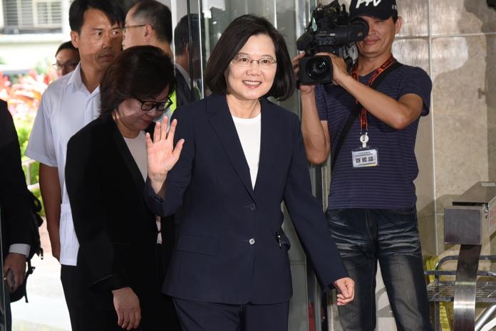▲昨日（13）民進黨中央宣佈，初選由現任總統蔡英文勝出，競爭對手前行政院長賴清德與黨內各要角，也隨即發出祝賀並籲黨團結拚連任。（圖／記者陳明安攝）