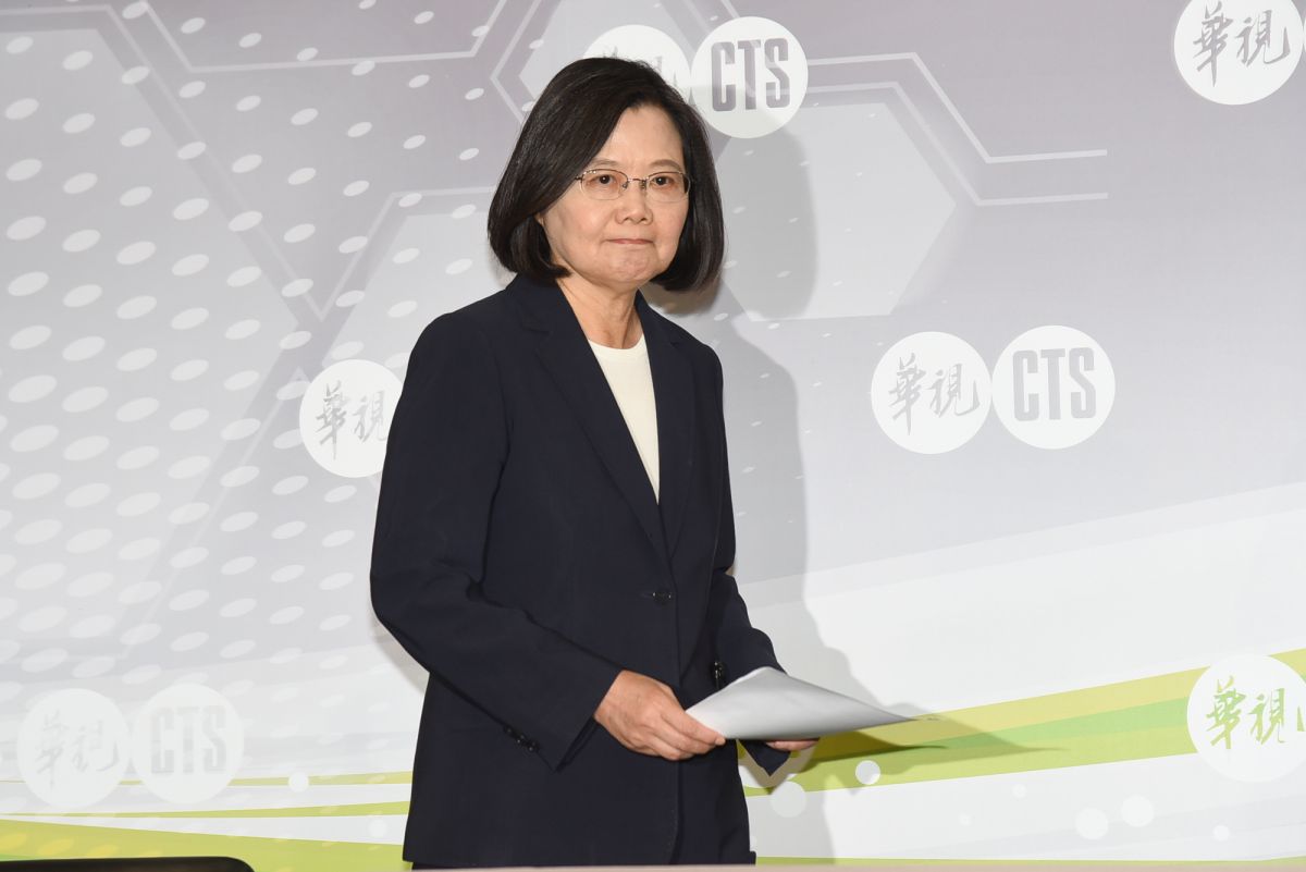 總統蔡英文於會後記者會接受媒體提問。 (圖/記者陳明安攝，2019.06.08)