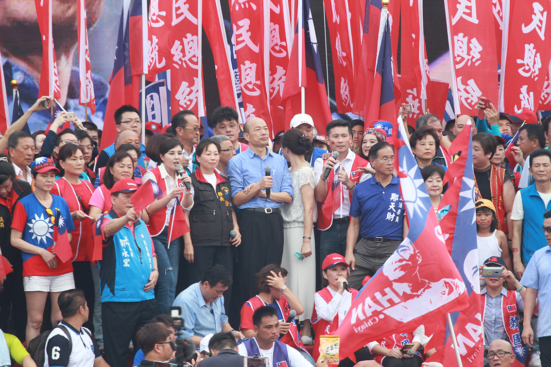 ▲韓國瑜去年在花蓮大造勢，力拚黨內初選打敗郭台銘，傳出該場造勢活動是在傅崐萁奔走下促成，也讓韓欠傅一個人情。 (圖/NowNews資料照)