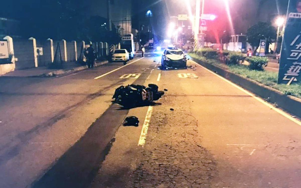 ▲26歲許姓男子酒後駕車闖紅燈，撞上騎機車的黃姓夫妻。（圖／大園分局提供）