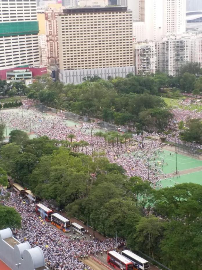 香港於6月9日舉辦「反送中遊行」，主辦單位民間人權陣線預估有50萬人走上街頭。（圖／摘自民間人權陣線官方絲團）