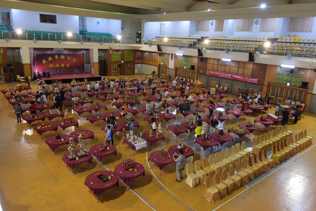 ▲今年共展出108桌工藝「看桌」，來向祖師爺魯班公來祝壽。（圖／記者陳雅芳攝，2019.06.09）