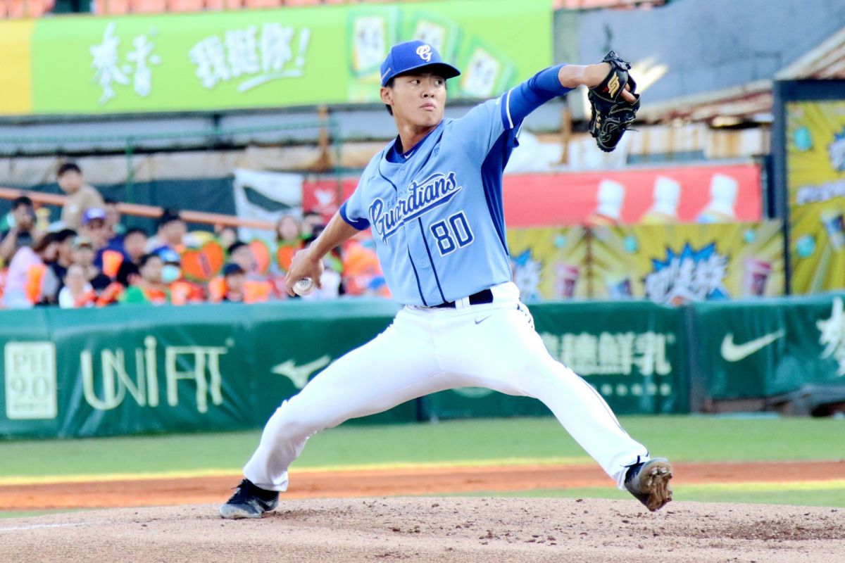 游霆崴先發初登板就奪勝。（圖／富邦提供）